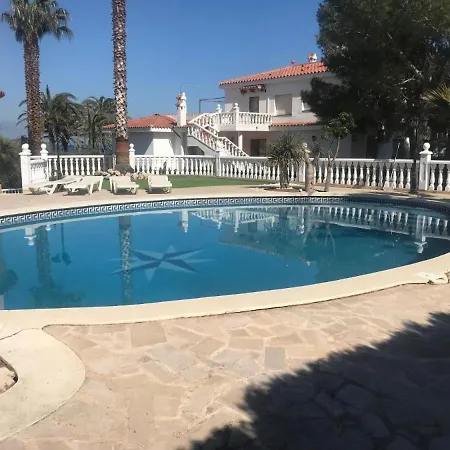 Roy Villa